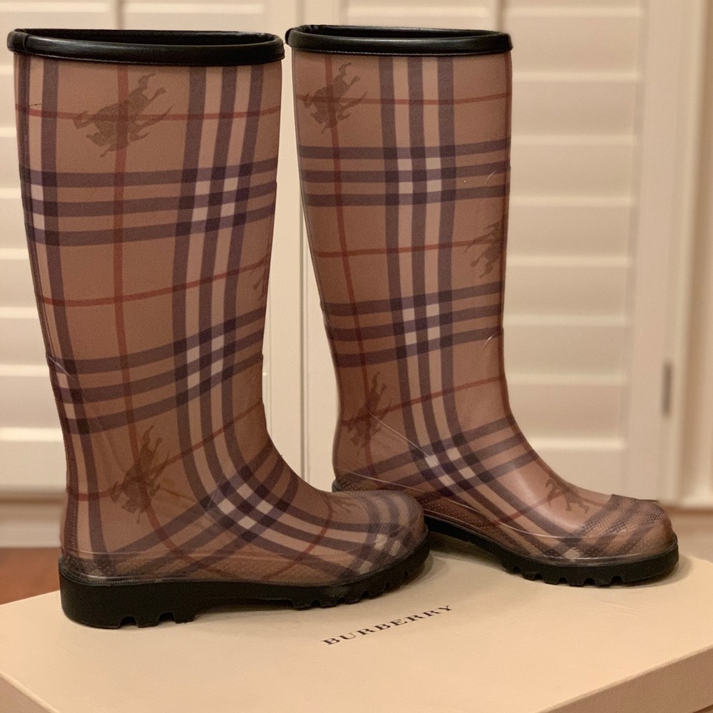 Burberry Rain Boots Size 37 / 7